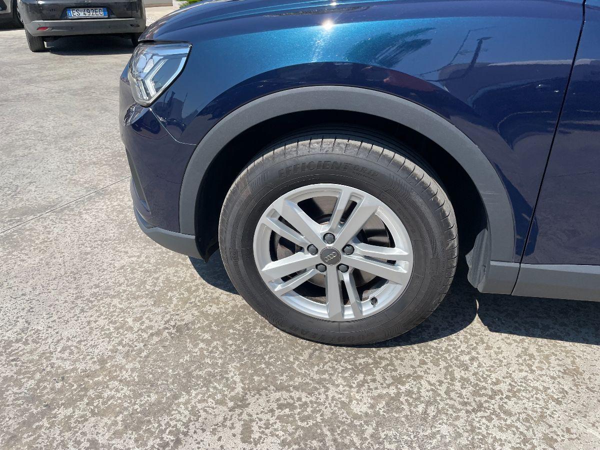 AUDI - Q3 - 40 TDI quattro S tronic Business
