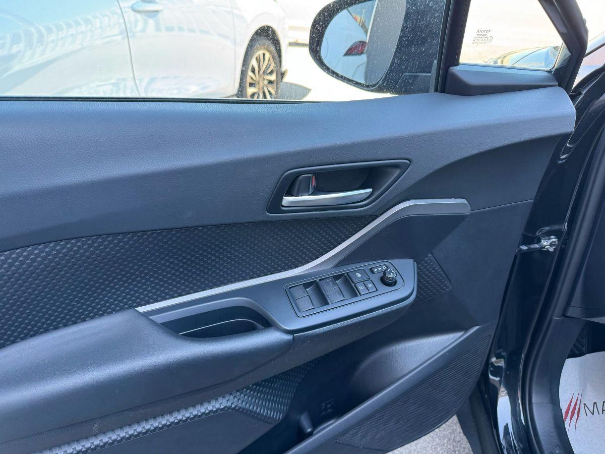 TOYOTA - C-HR 1.8 Hybrid E-CVT Business