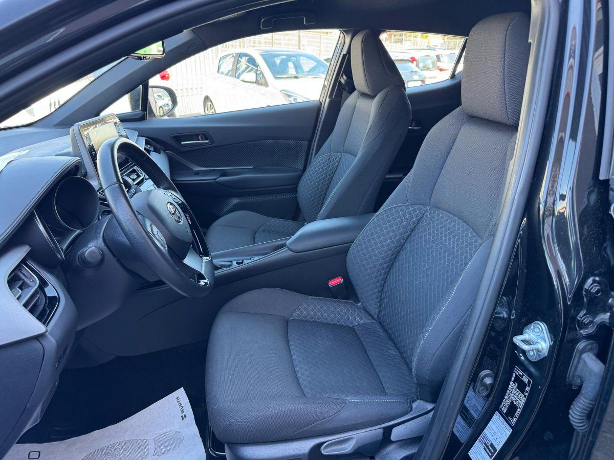 TOYOTA - C-HR 1.8 Hybrid E-CVT Business