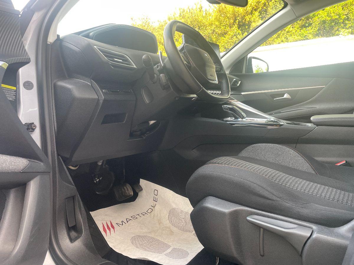 PEUGEOT - 3008 - BlueHDi 130 S&S EAT8 ActiveBusiness