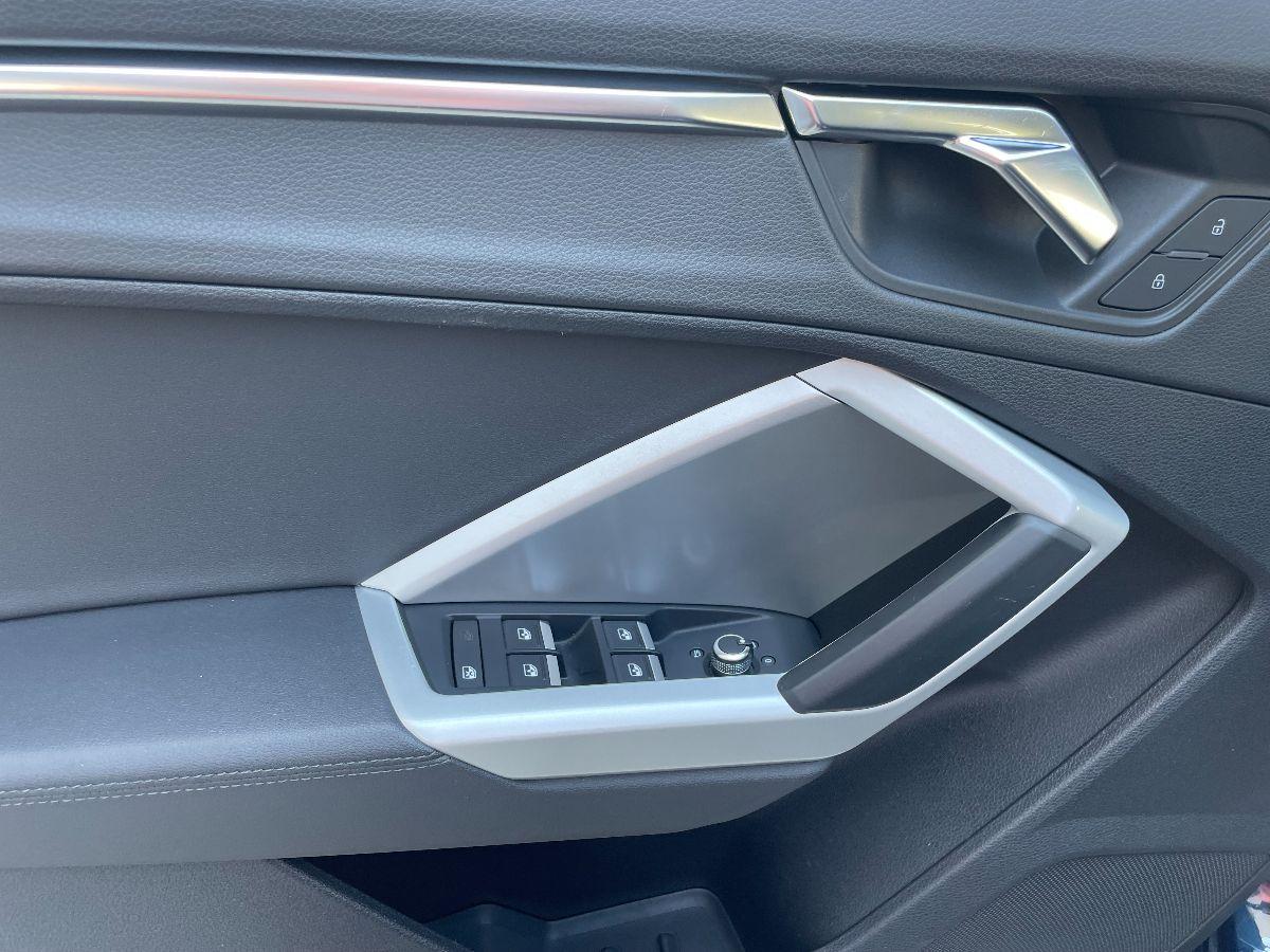AUDI - Q3 - 40 TDI quattro S tronic Business